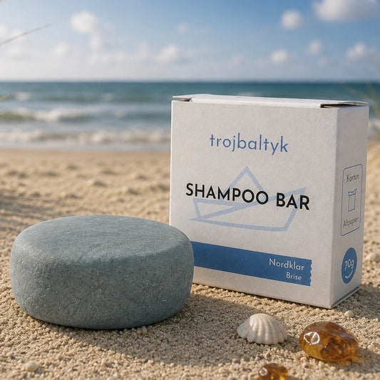 trojbaltyk Shampoo Bar Nordklar Brise mit Verpackung am Ostseestrand
